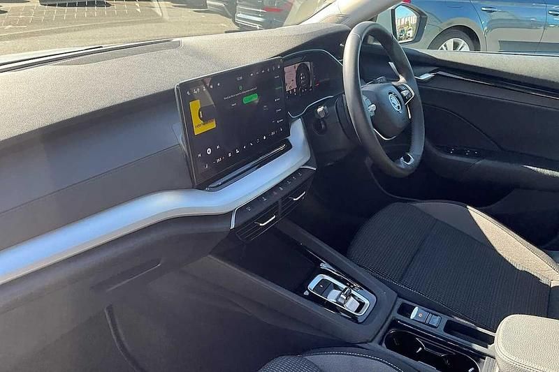 Used Skoda Octavia SE Technology 113 HP (83 kW) 2025 White Estate