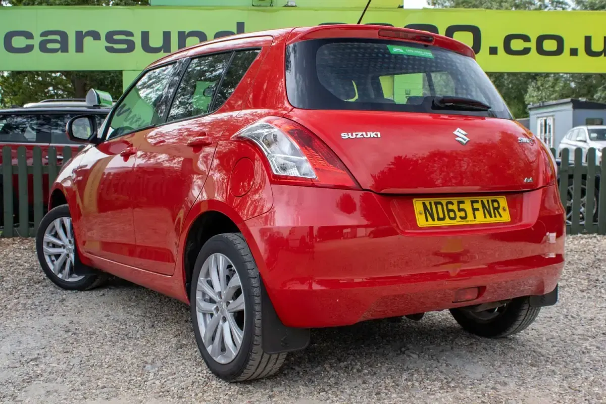 Used Suzuki Swift SZ3 94 HP (69 kW) 2015 Red Hatchback