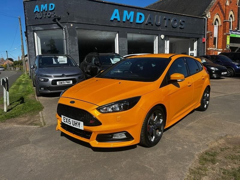 Used Ford Focus ST 250 HP (183 kW) 2015 Yellow Hatchback