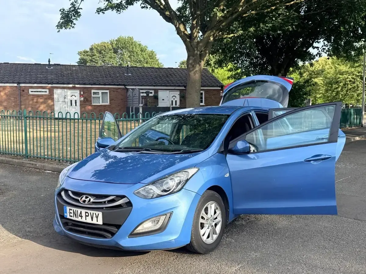Used Hyundai i30 Active 100 HP (73 kW) 2014 Blue Hatchback