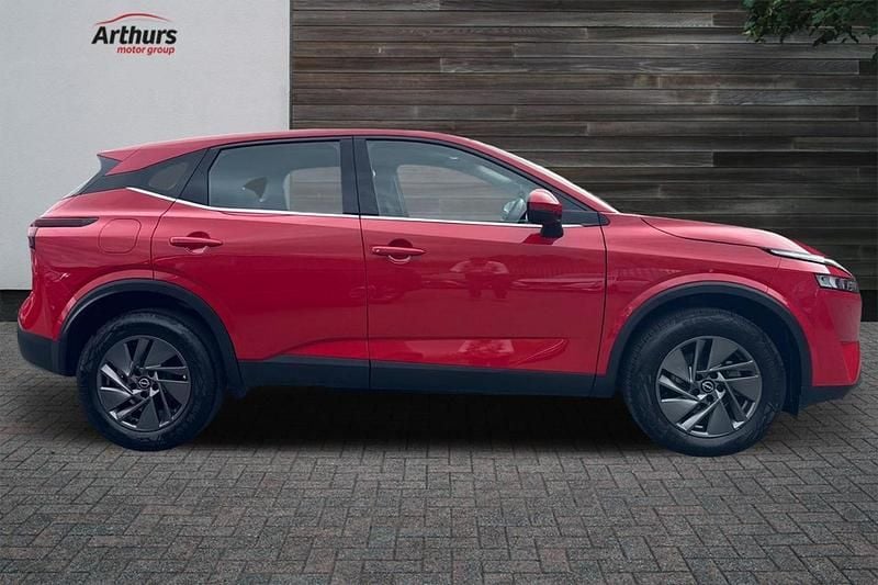 Red Used 2023 Nissan Qashqai Acenta Premium SUV | £18,272 (Good price) - Image 1/4