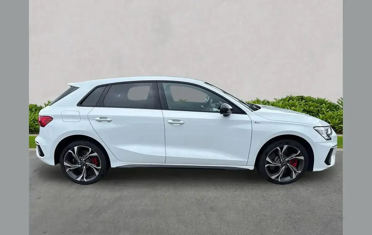 Used Audi A3 e-tron Competition 241 HP (177 kW) 2024 White Hatchback