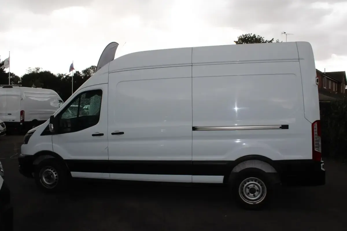 Used Ford Transit S 168 HP (123 kW) 2022 White Van