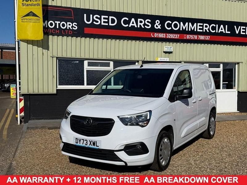 Used Vauxhall Combo S 100 HP (73 kW) 2023 White MPV