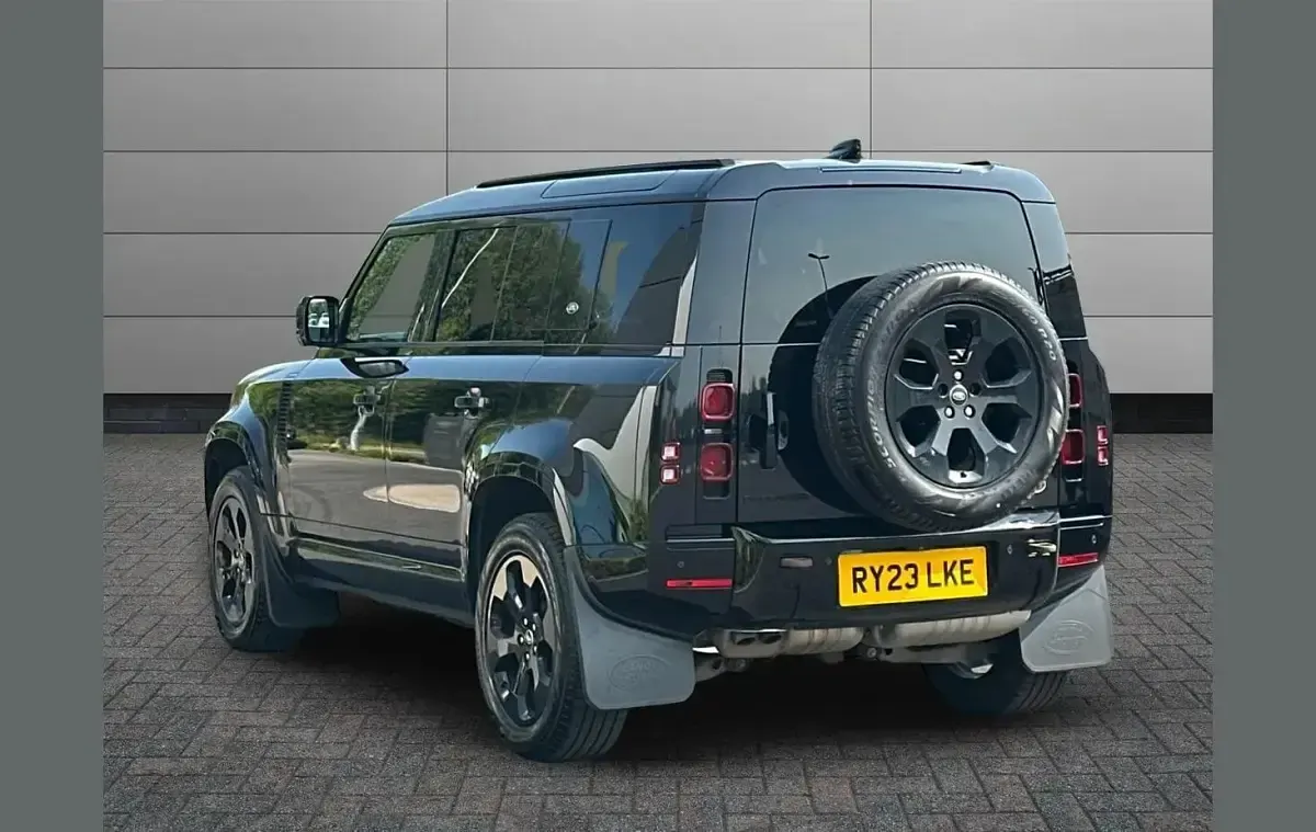 Used Land Rover Defender HSE Dynamic 245 HP (180 kW) 2023 Black SUV
