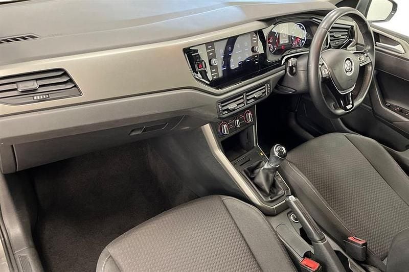 Used VW Polo SE 95 HP (69 kW) 2018 Limestone grey Hatchback