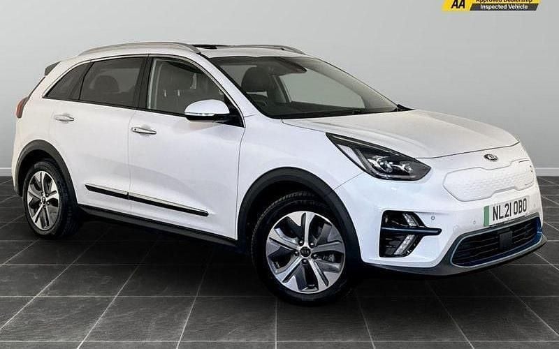 White Used 2021 Kia e-Niro 4 SUV | £14,595 (Super price) - Image 1/2
