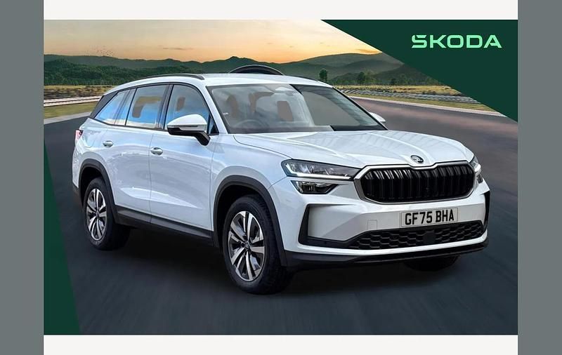 Moon white metallic New 2025 Skoda Kodiaq SE SUV | £36,990 (Super price) - Image 1/4