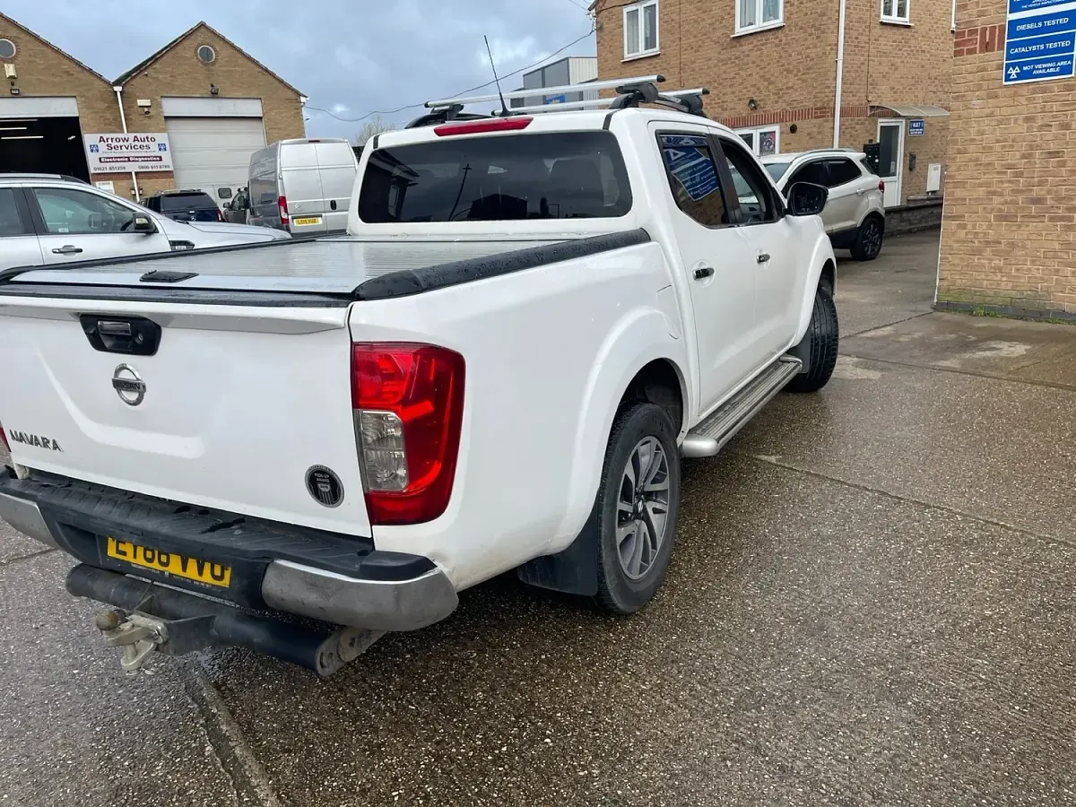Used Nissan Navara Acenta+ 2016 White Pickup