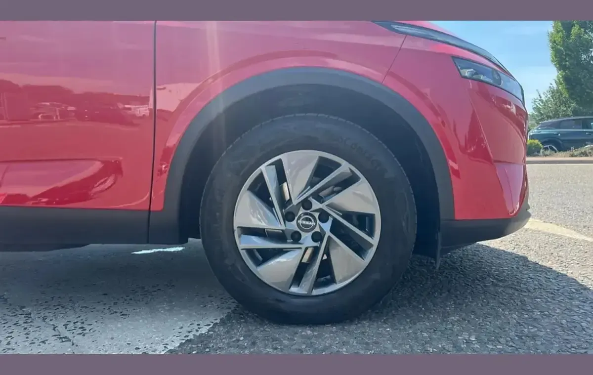 Used Nissan Qashqai Acenta Premium 155 HP (114 kW) 2023 Red SUV