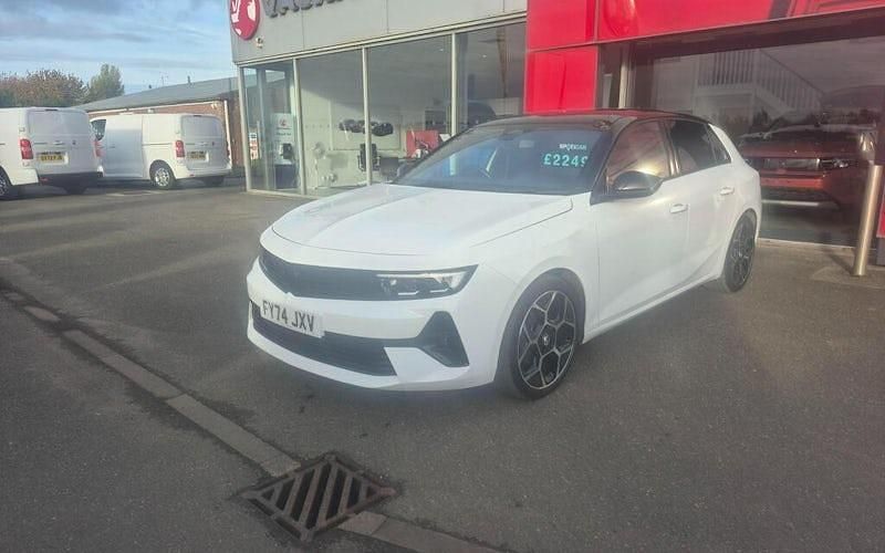 Used Vauxhall Astra Ultimate 131 HP (96 kW) 2024 White Hatchback