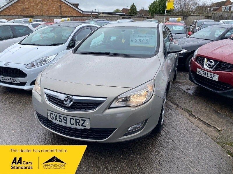 Silver Used 2010 Vauxhall Astra Hatchback | £1,295 (Fair price) - Image 1/4