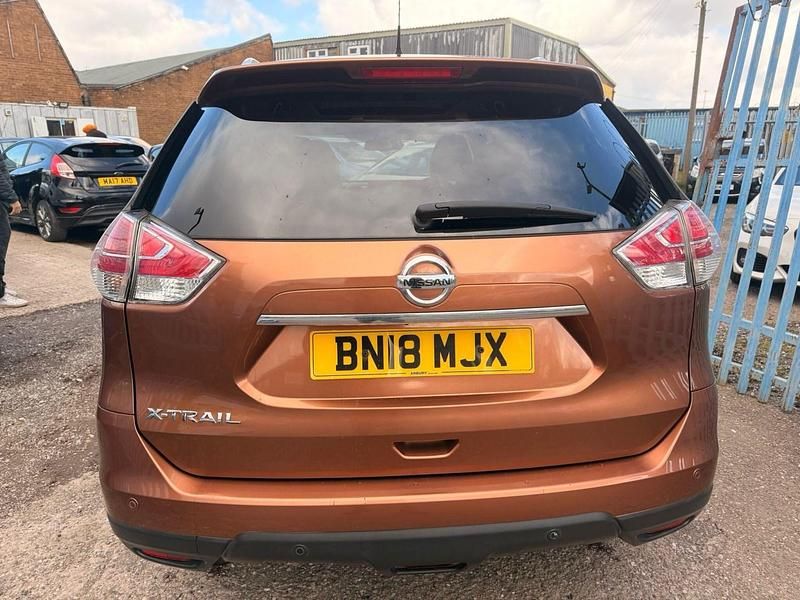 Used Nissan X-Trail SE 163 HP (119 kW) 2018 Orange SUV