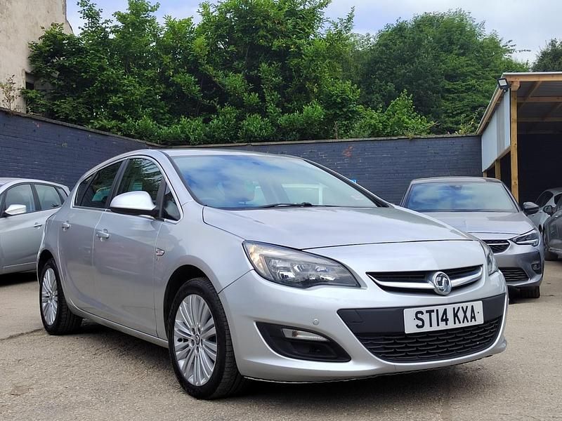 Used Vauxhall Astra Excite 99 HP (72 kW) 2014 Silver Hatchback