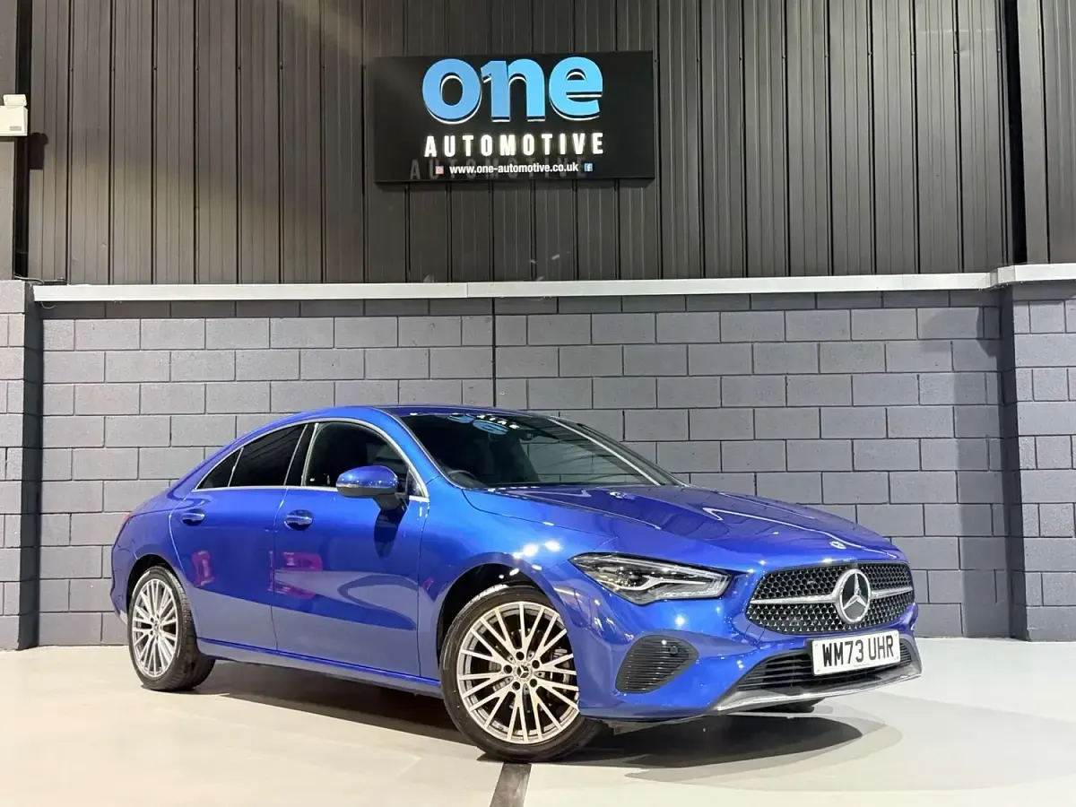 Begagnad Mercedes CLA200 Executive 163 HK (119 kW) 2024 Blå Sportkupé