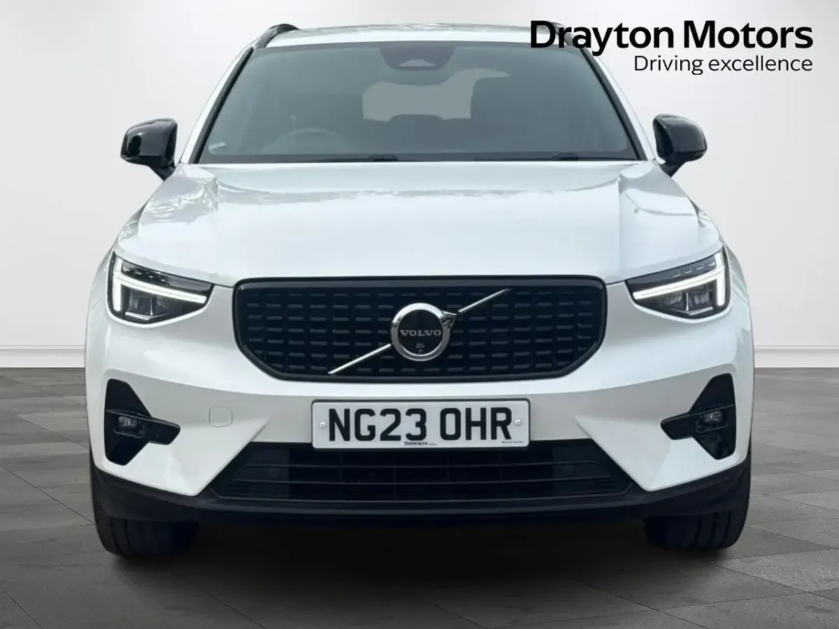 Used Volvo XC40 Plus 163 HP (119 kW) 2023 White SUV