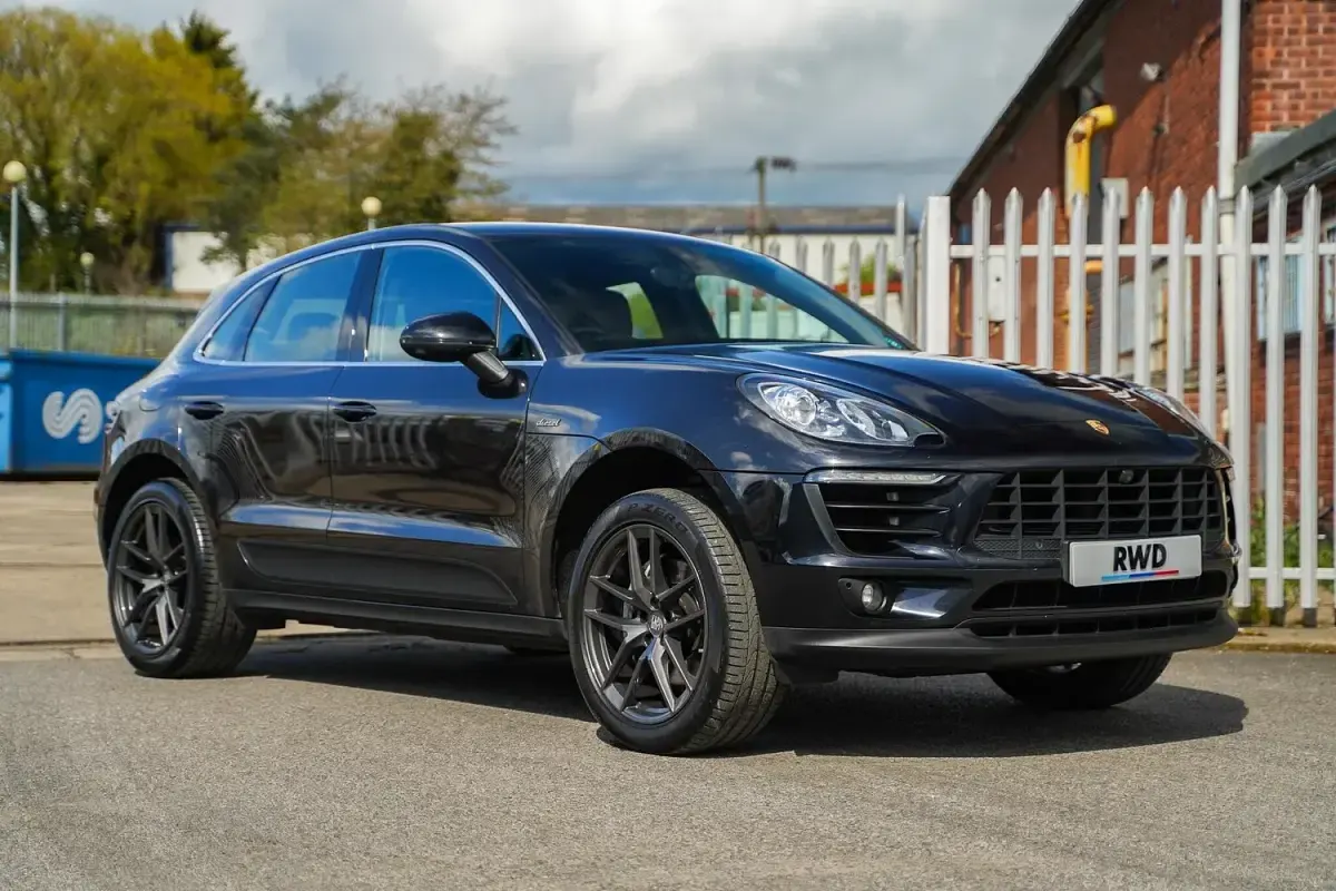 Used Porsche Macan 258 HP (189 kW) 2016 Black SUV