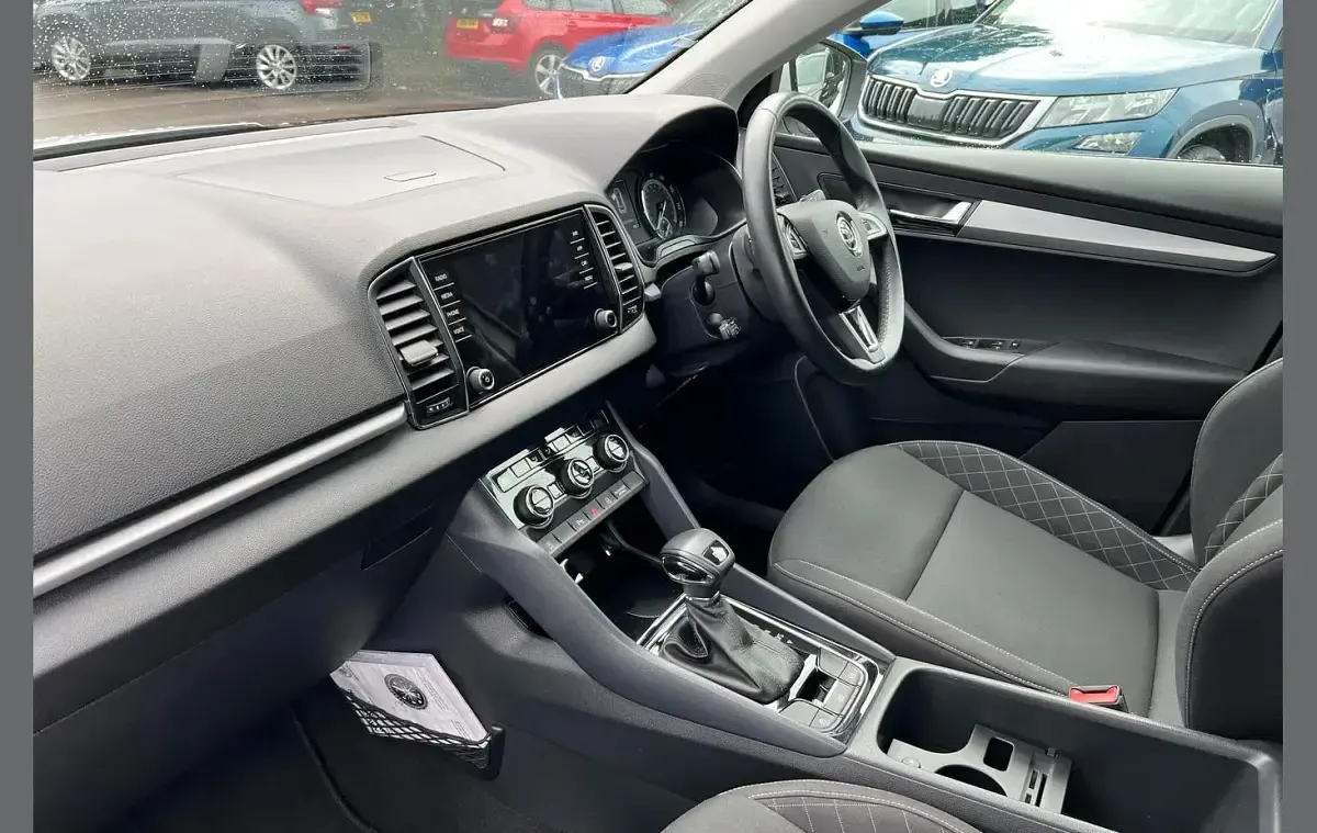 Used Skoda Karoq SE Technology 150 HP (110 kW) 2018 White SUV