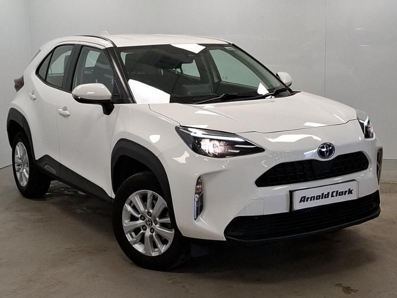 White Used 2022 Toyota Yaris Hybrid Estate | £18,998 (Good price) - Image 1/4