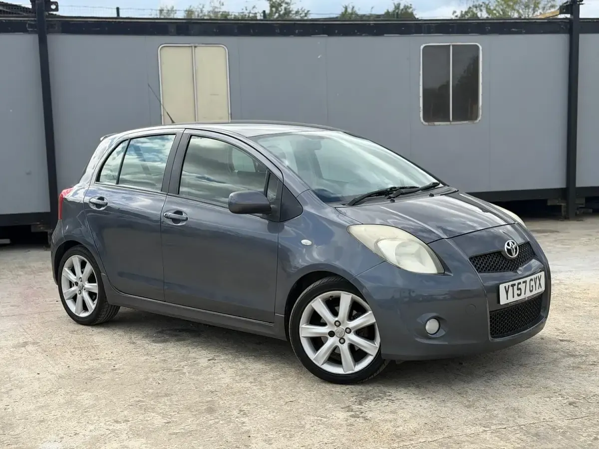 Used Toyota Yaris SR 133 HP (97 kW) 2007 Grey Hatchback