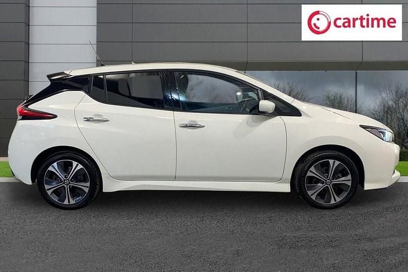 Begagnad Nissan Leaf N-TEC 160 kW (218 HK) 2020 Vit Halvkombi