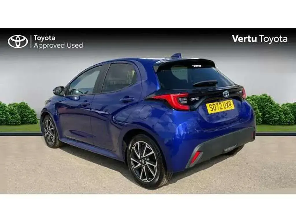 Used Toyota Yaris Hybrid Design 113 HP (83 kW) 2023 Blue Hatchback