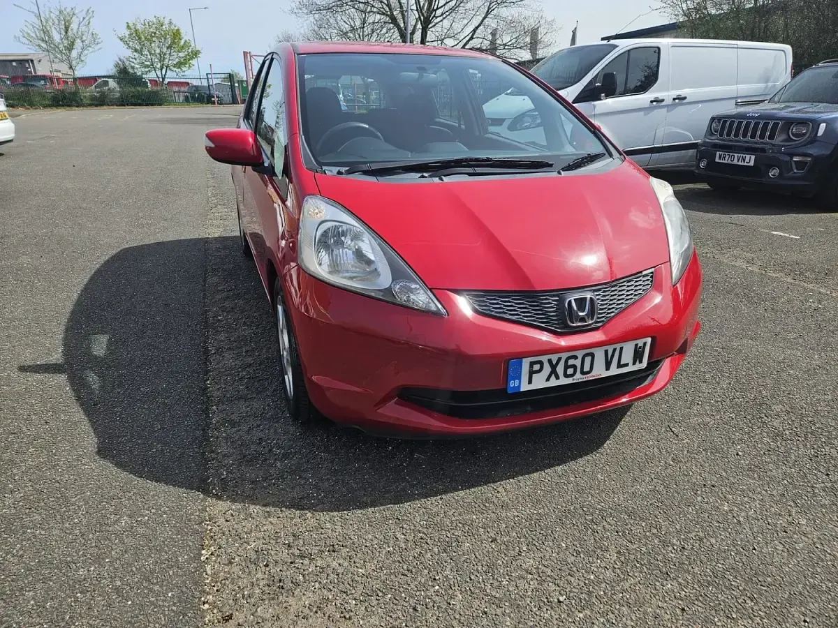 Used Honda Jazz ES 100 HP (73 kW) 2010 Red Hatchback