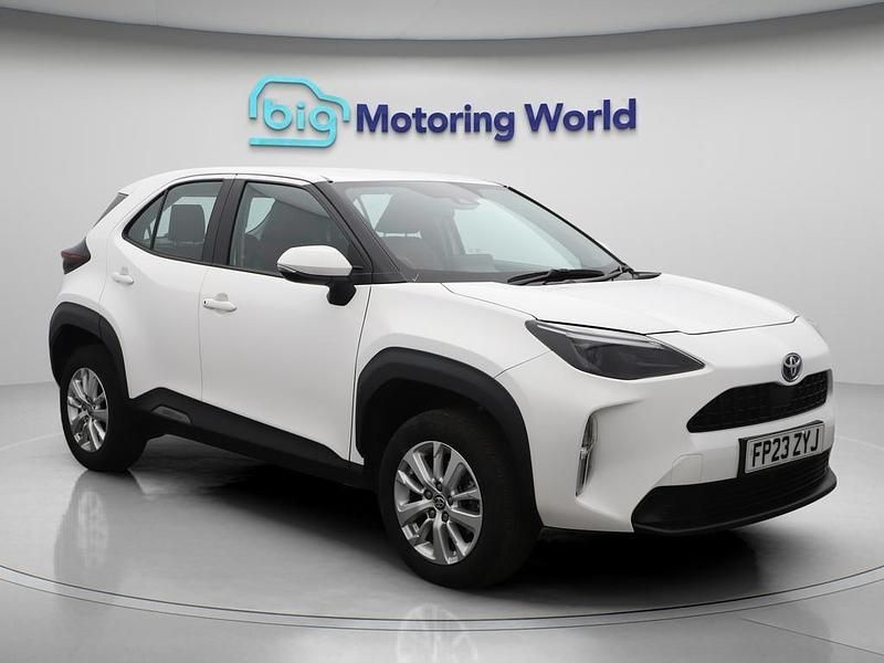 White Used 2023 Toyota Yaris Hybrid Hatchback | £19,100 (A bit pricey) - Image 1/4