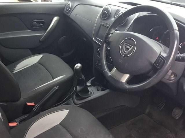 Used Dacia Sandero Lauréate 90 HP (66 kW) 2015 Hatchback