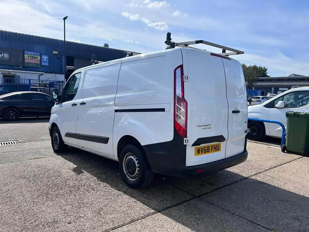 Used Ford Transit Custom 105 HP (77 kW) 2018 White Van