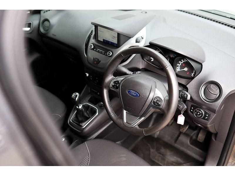 Begagnad Ford Transit Limited 100 HK (73 kW) 2023 Grå Van