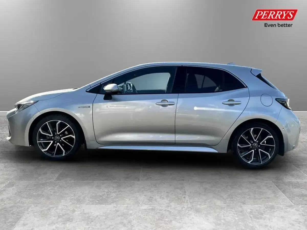 Begagnad Toyota Corolla 120 HK (88 kW) 2019 Grå Halvkombi