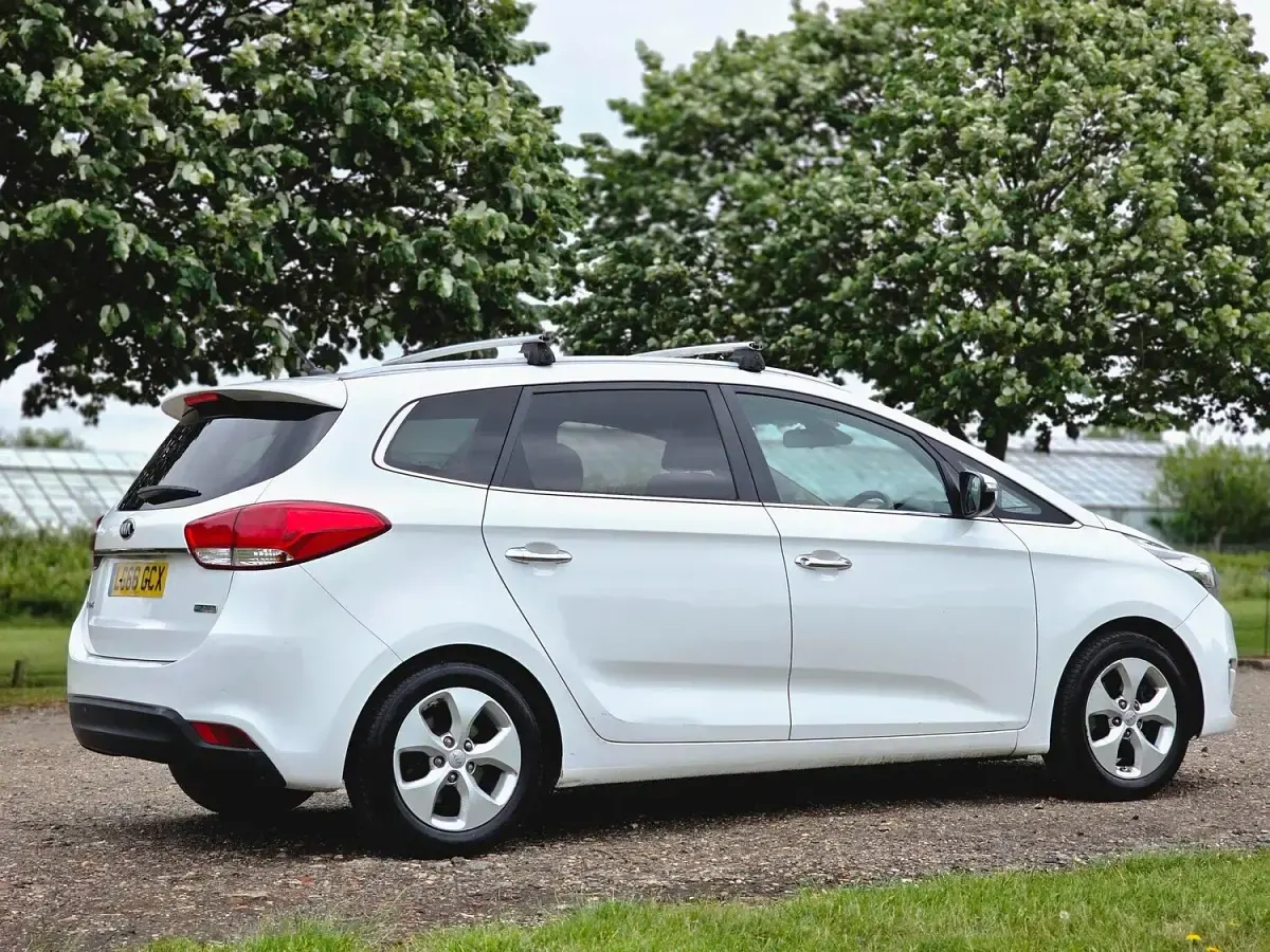 Used Kia Carens 139 HP (102 kW) 2016 White MPV