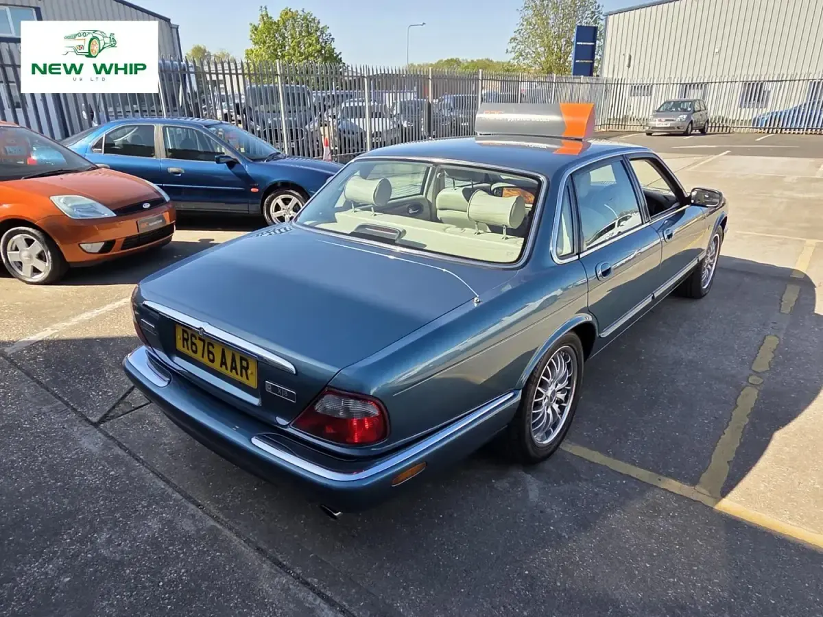 Używany Jaguar XJ8 240 KM (176 kW) 1998 Niebieski Sedan/Limuzyna