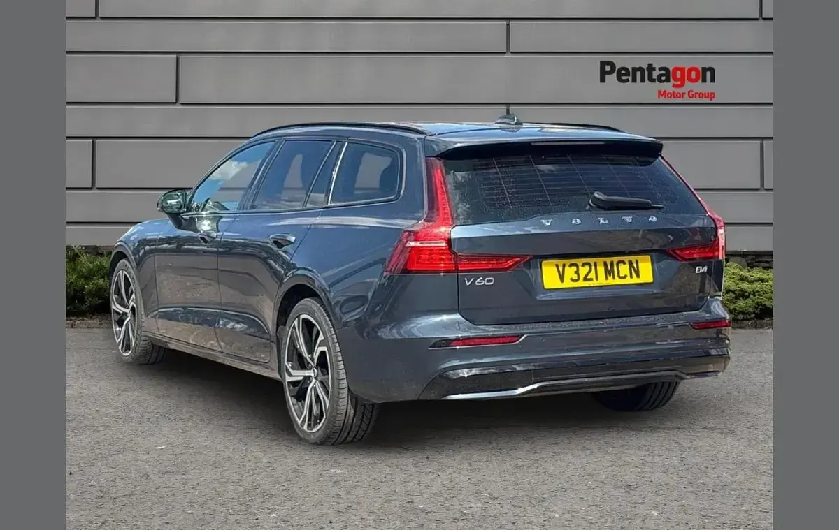 Used Volvo V60 Plus 194 HP (142 kW) 2025 Blue Estate
