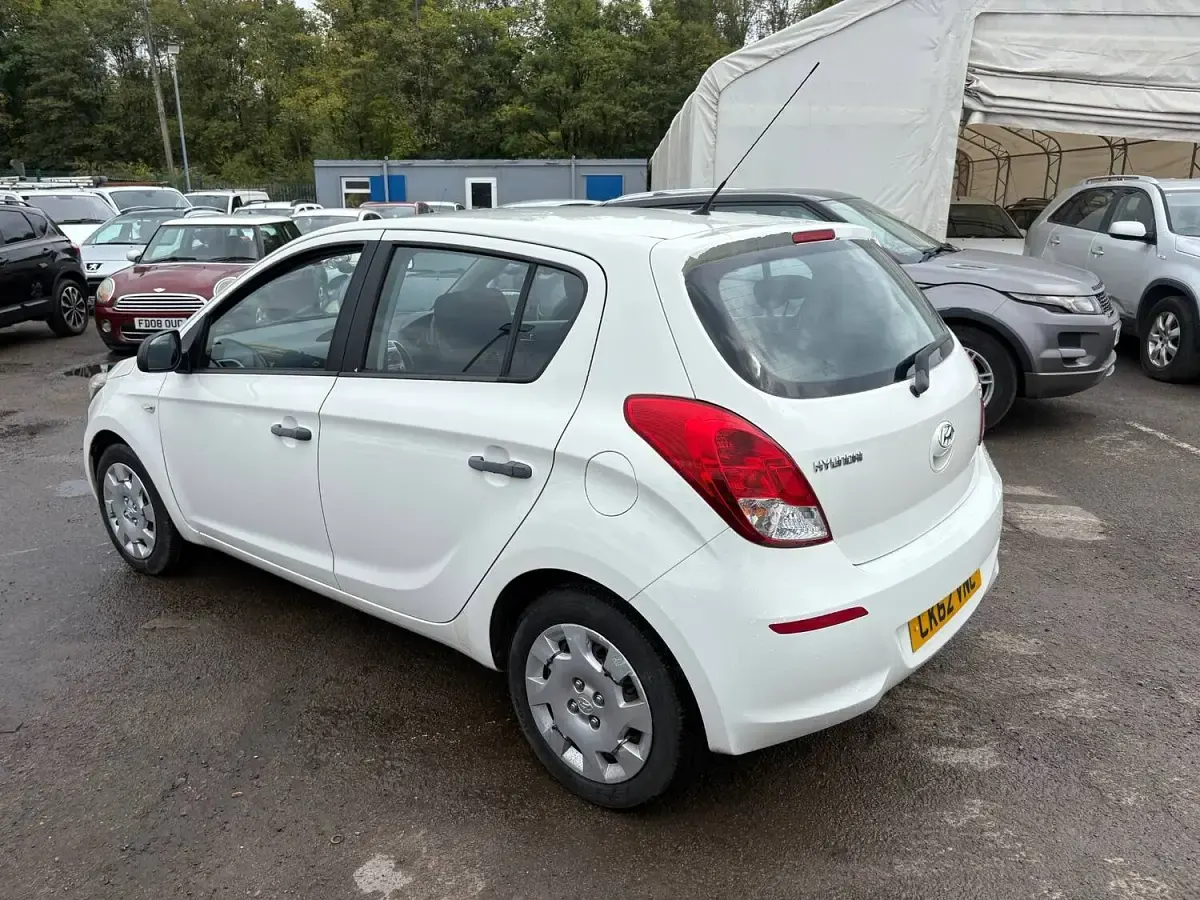 Used Hyundai i20 Classic 2012 White Hatchback