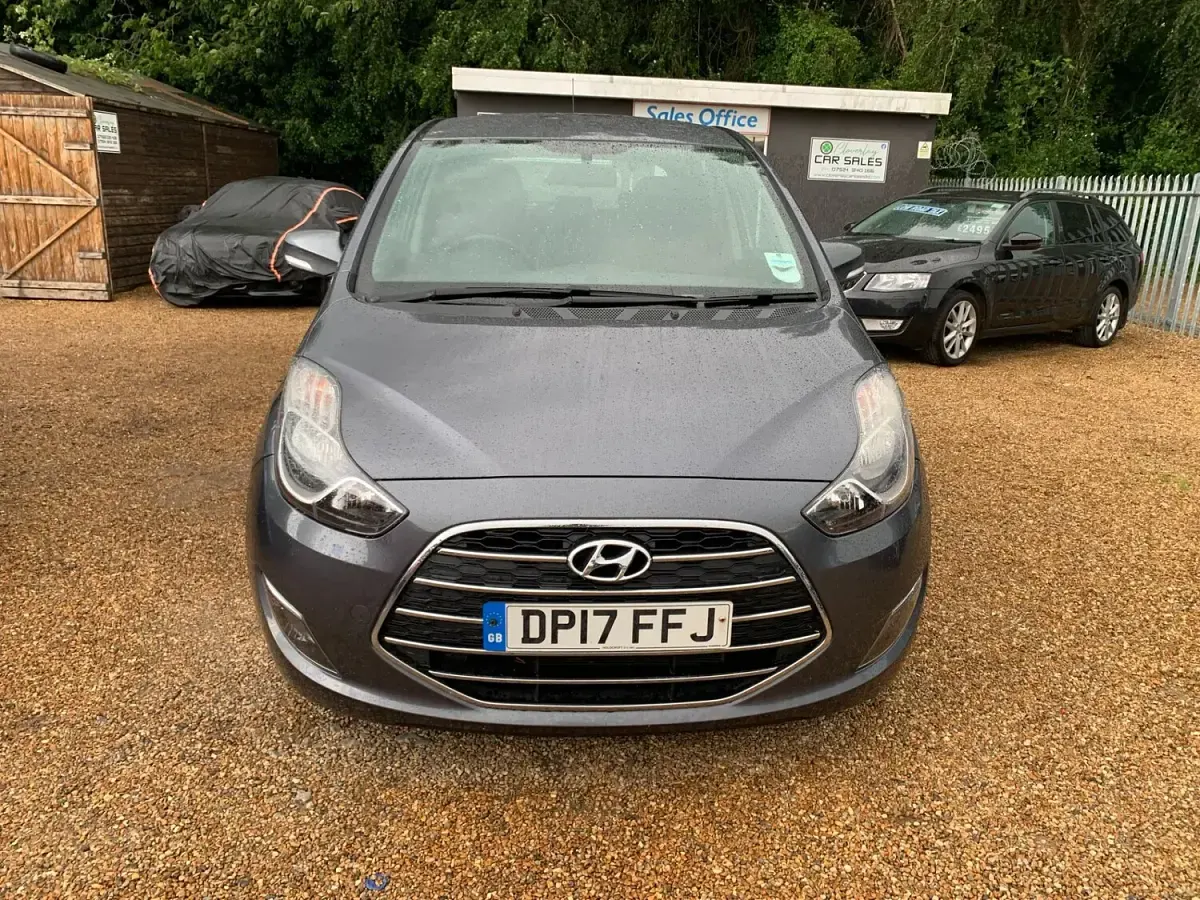 Used Hyundai ix20 SE 90 HP (66 kW) 2017 Grey Hatchback