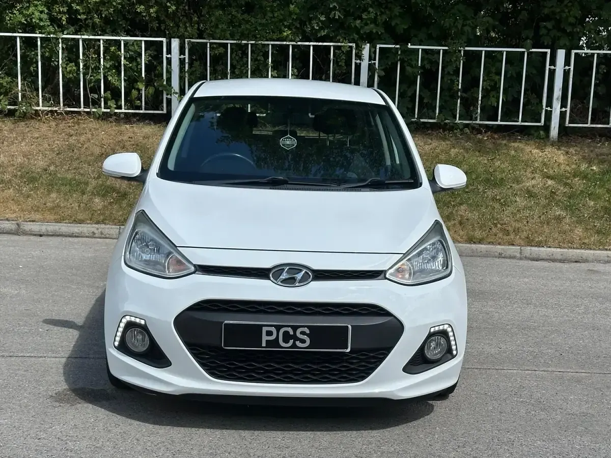 Used Hyundai i10 Premium 67 HP (49 kW) 2016 White Hatchback