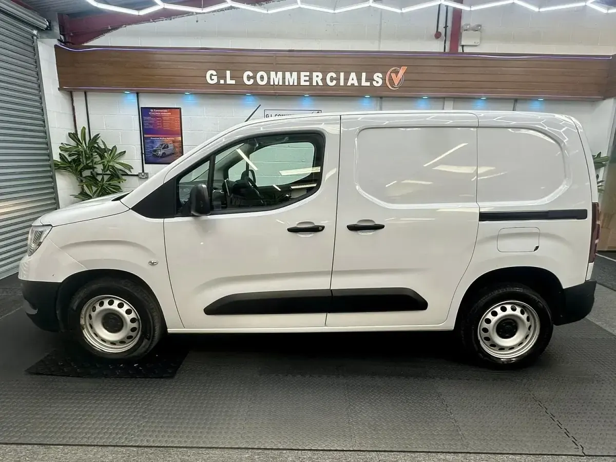 Used Vauxhall Combo S 100 HP (73 kW) 2023 White MPV