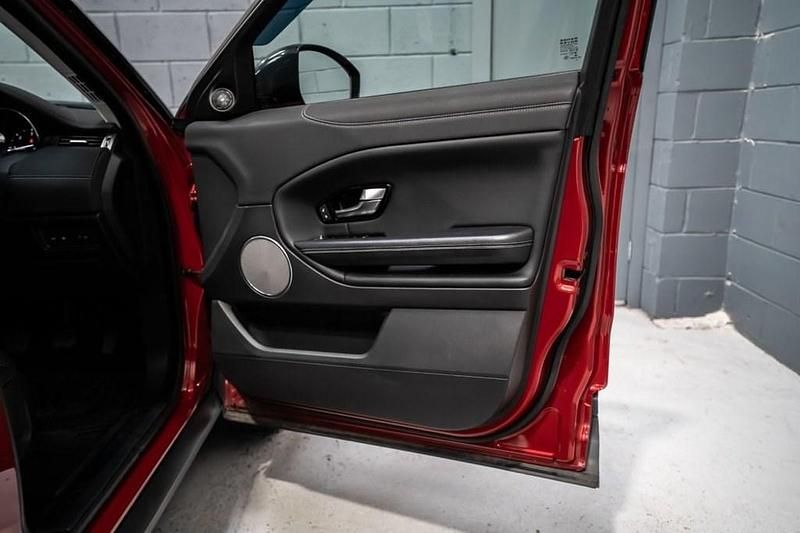 Used Land Rover Range Rover evoque SE 180 HP (132 kW) 2016 Red Estate