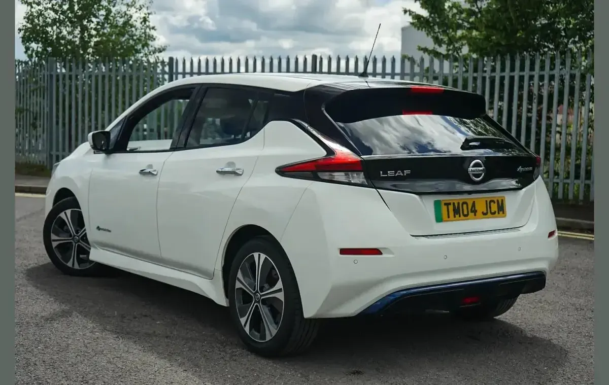 Begagnad Nissan Leaf Tekna 108 kW (147 HK) 2020 Vit Halvkombi