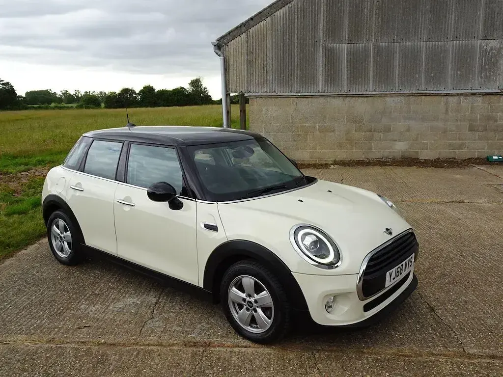 Used Mini Cooper 136 HP (100 kW) 2018 White Hatchback