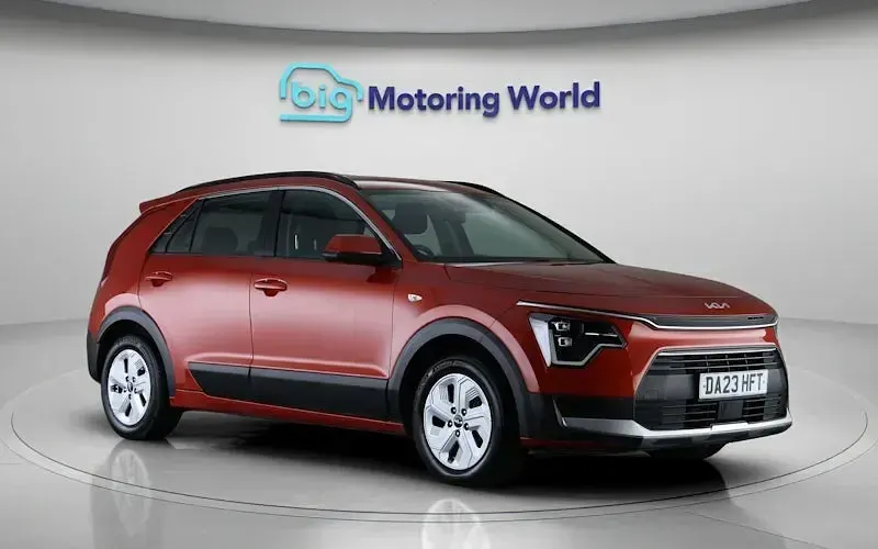 Używany Kia Niro 141 KM (103 kW) 2023 Pomarańczowy SUV
