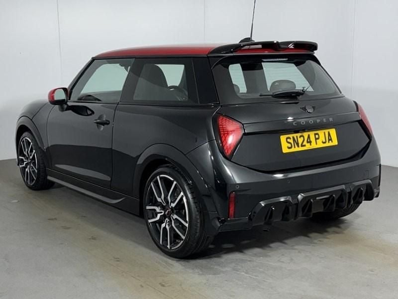 Używany Mini Cooper Hatch 154 KM (113 kW) 2024 Czarny Hatchback