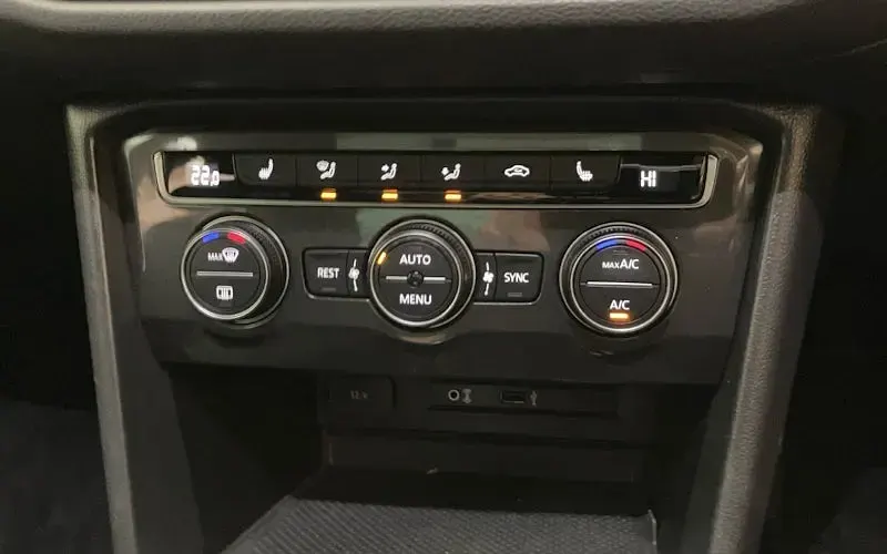 Used VW Tiguan SEL 179 HP (131 kW) 2017 Beige SUV