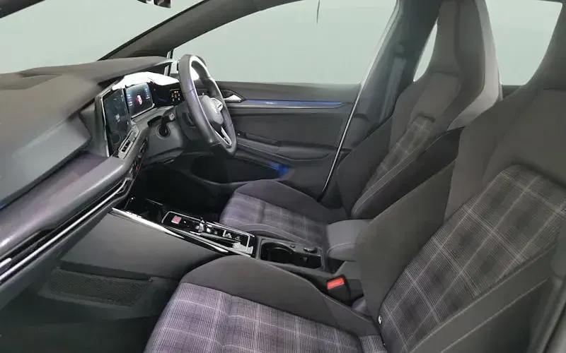 Second-hand VW Golf VIII GTD 200 CP (147 kW) 2023 Alb Hatchback