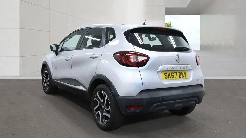 Used Renault Captur Dynamique 90 HP (66 kW) 2017 Silver SUV