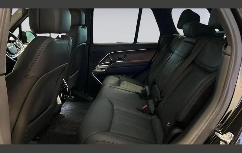 Used Land Rover Range Rover SE 296 HP (217 kW) 2024 Black SUV