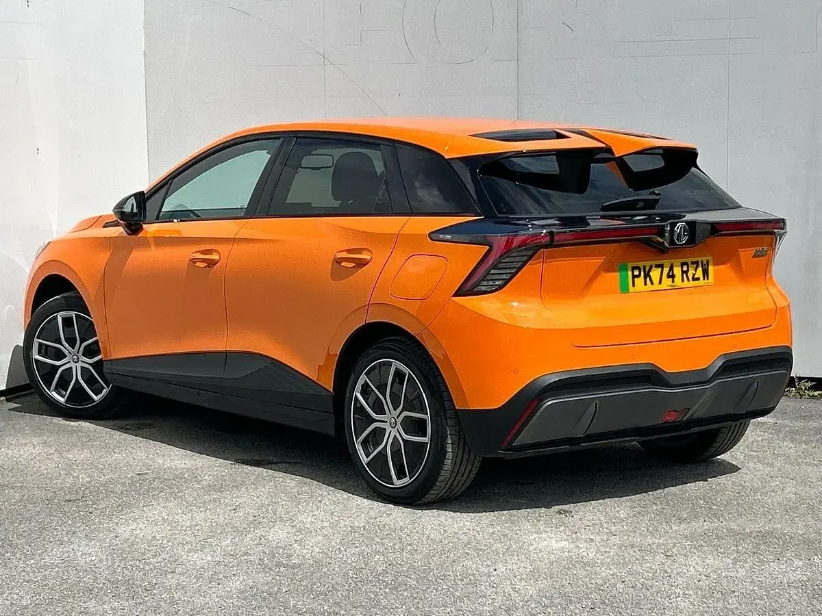 Usado MG MG4 EV Trophy 63 kW (87 HP) 2024 Laranja Citadino