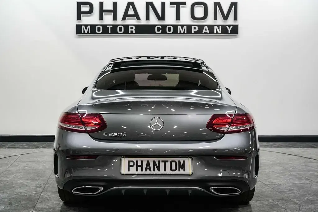 Usado Mercedes C220 AMG line 170 CV (125 kW) 2018 Gris Coupe